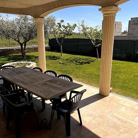 Saint-Laurent D'Aigouze : Appartement Avec Jardin Exterior photo