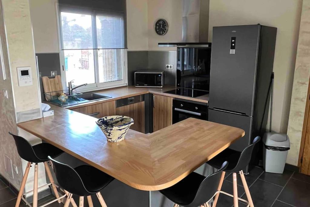 Saint-Laurent D'Aigouze : Appartement Avec Jardin Exterior photo