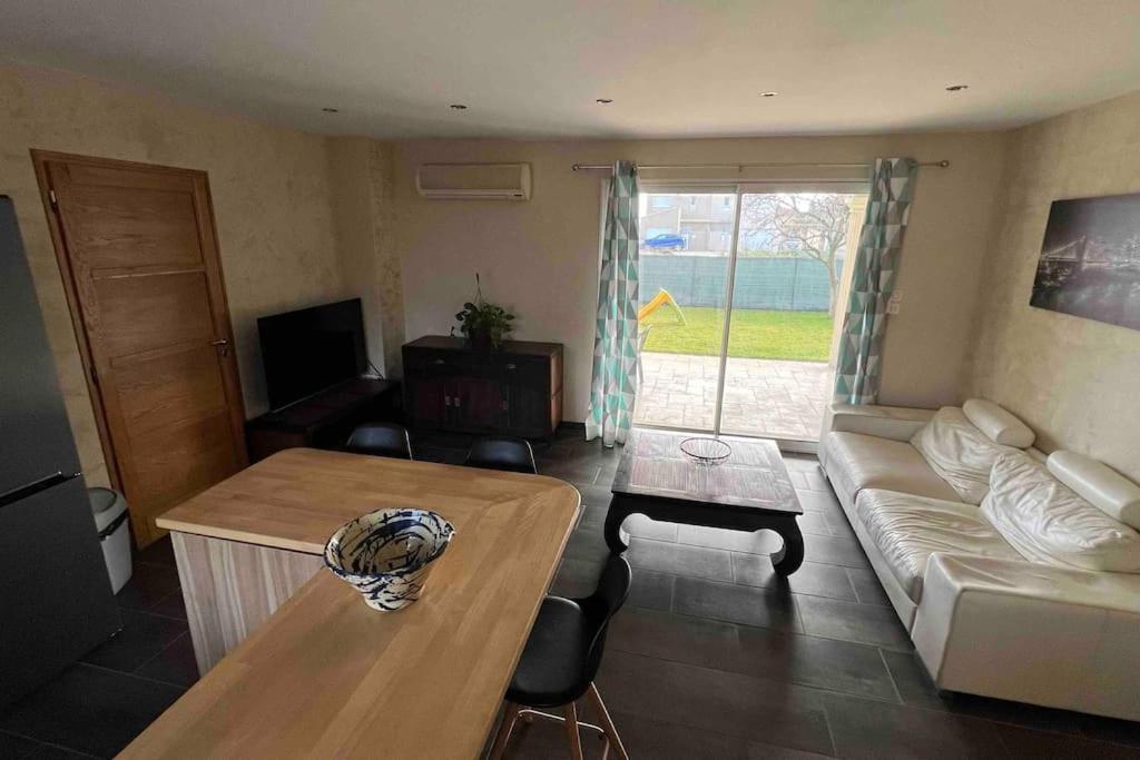 Saint-Laurent D'Aigouze : Appartement Avec Jardin Exterior photo